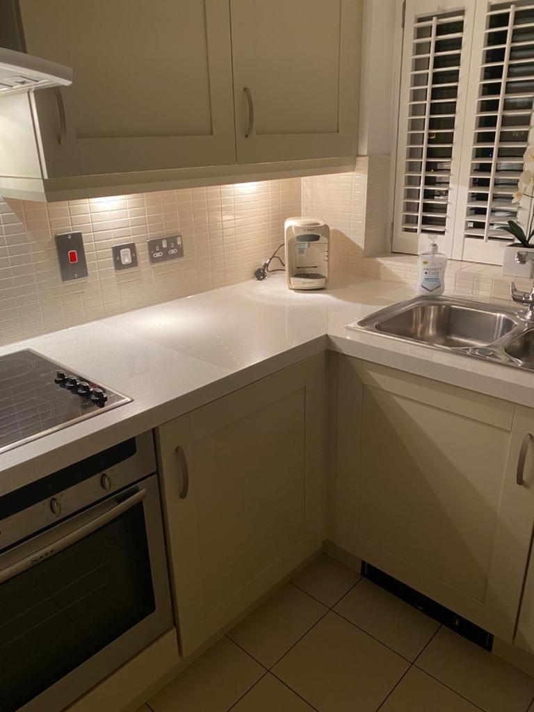 Luxury Beachfront Outstanding 2 Bedroom Apartment Eastbourne Dış mekan fotoğraf